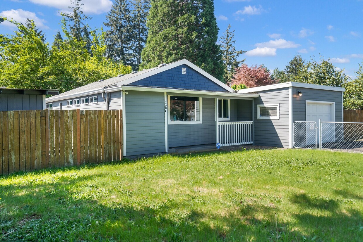Foto principal - 227 NE 188th Ave