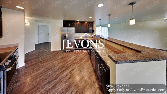 Building Photo - Discover comfort in our Yakima single-fami...
