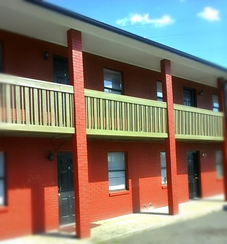 Primary Photo - 1439 Hutton St
