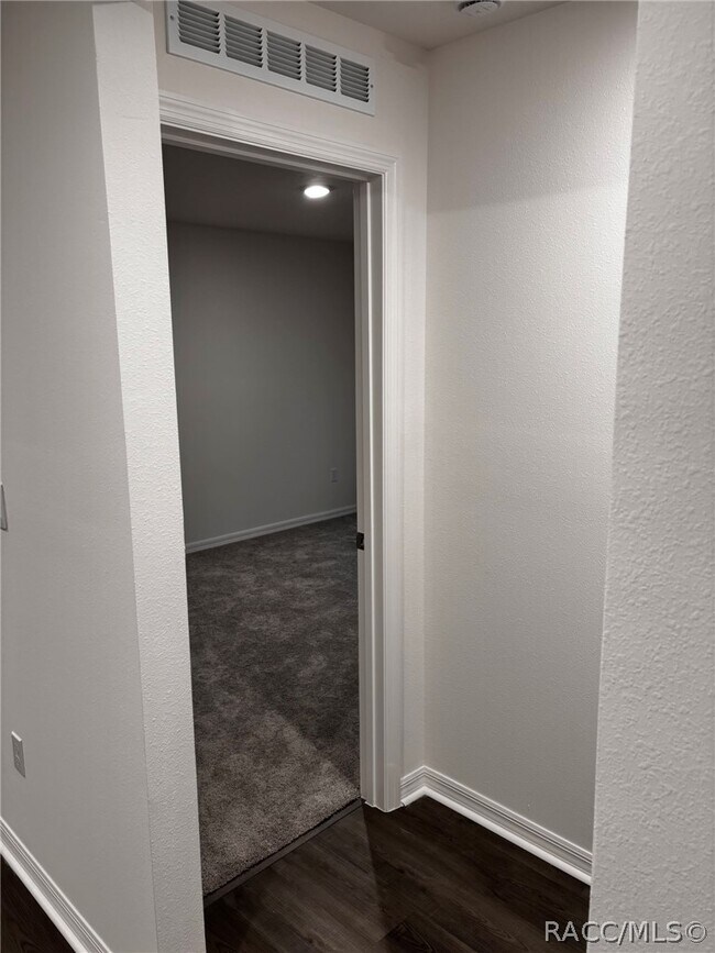 Foto del edificio - 2845 W Gardenia Dr