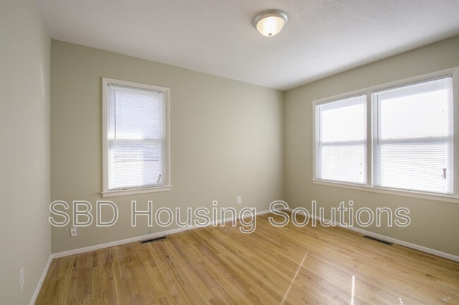 Building Photo - 9313 Palmer Ave