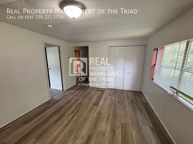 Building Photo - 102 Horseshoe Bend
