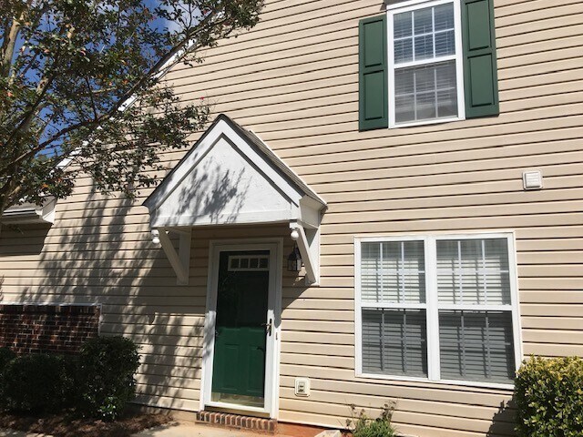 Primary Photo - Desired Location for this 3 bedroom 2 bath...