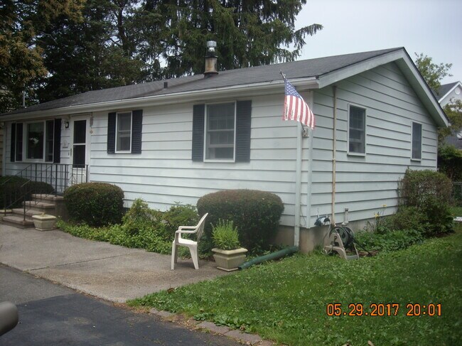 Building Photo - 20 Parker Pl