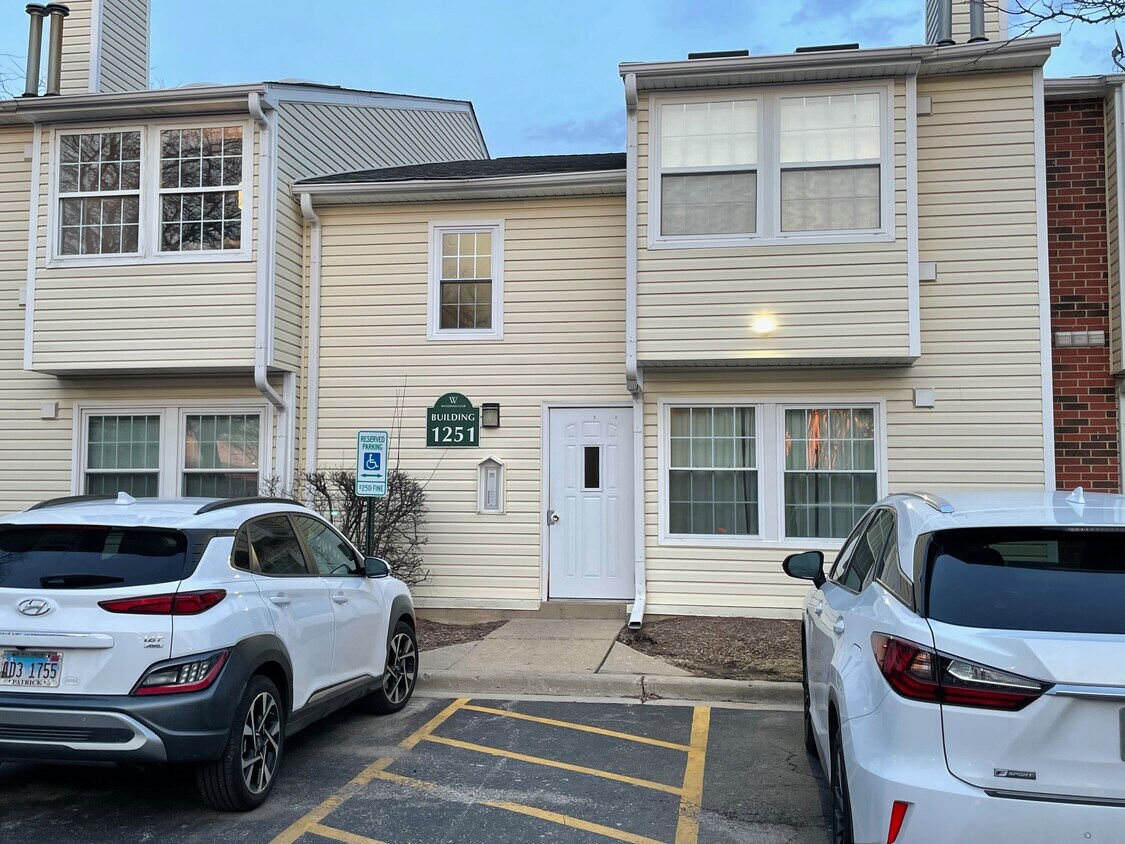 1251 Wyndham Dr Unit 206, Palatine, IL 60074 Condo for Rent in