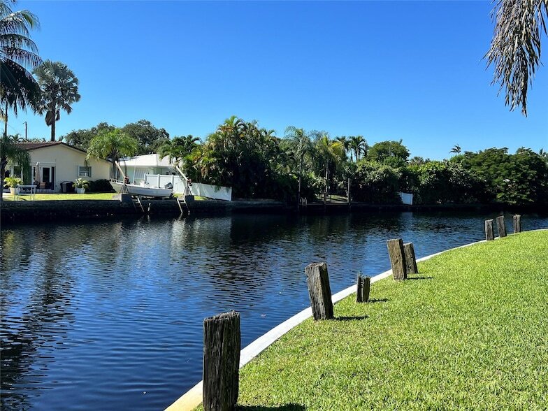 Primary Photo - 3004 NE 5th Terrace