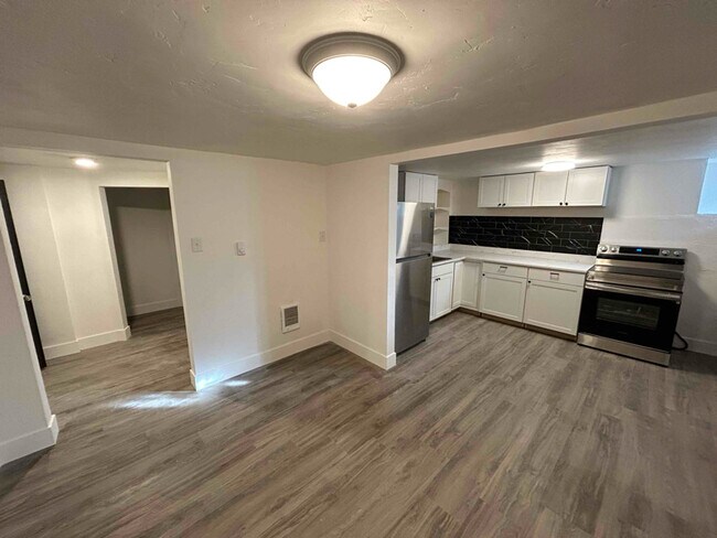 Foto del edificio - 1155 N Garfield Ave