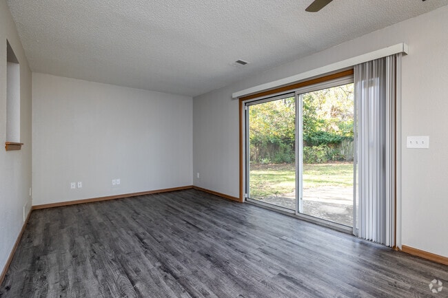 3BR, 1.5BA - 1,150SF - Living Room - Grand Vue Townhomes