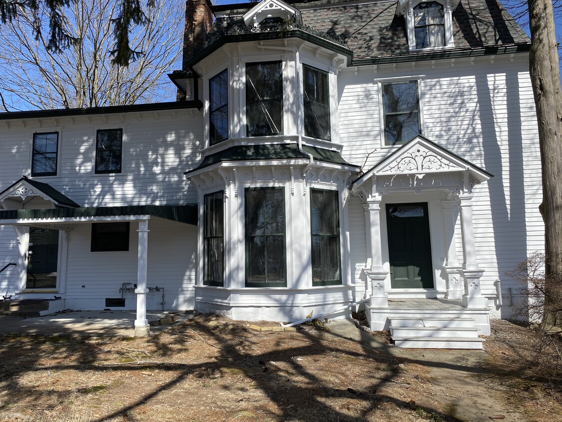 Building Photo - 84 Main Street