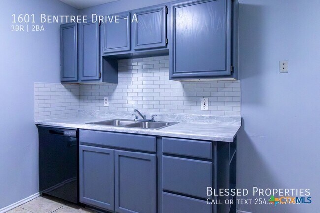 Building Photo - 1601 Benttree Dr