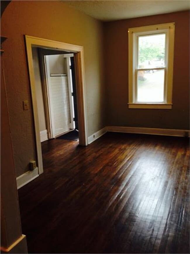 Foto del edificio - Beautiful Townhome on Quiet Street in the ...