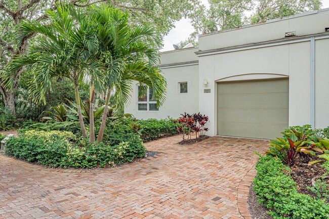 Building Photo - 8361 Baytree Dr