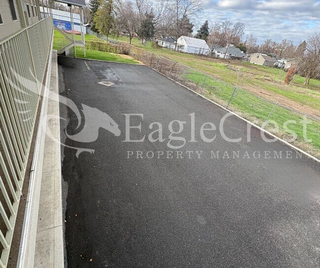 Foto del edificio - 706/708SCollege