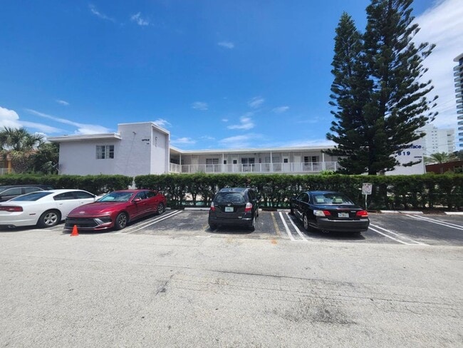 Building Photo - 819 N Ocean Blvd