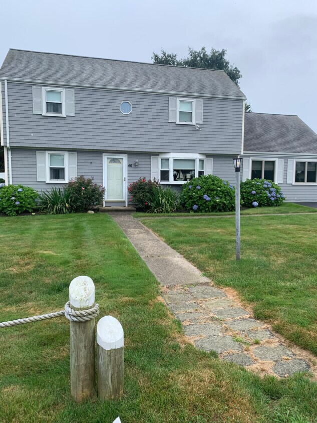 40 Davisville Ln, Narragansett, RI 02882 House Rental in Narragansett