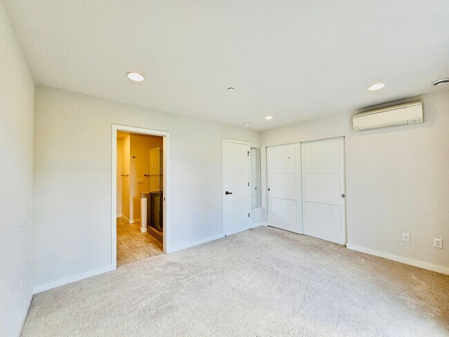 Foto del edificio - Great townhome For Rent