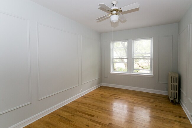 Building Photo - 2824 N Burling St