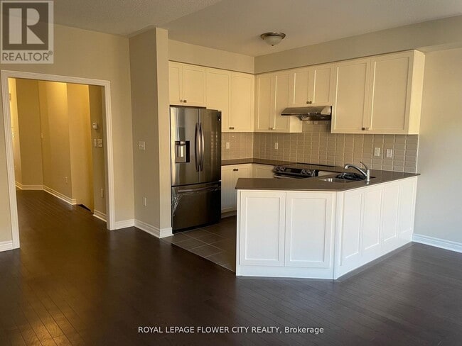 Building Photo - 51 Pearman Cres