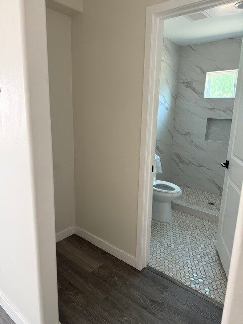 Foto del edificio - 9031 Irwingrove Dr