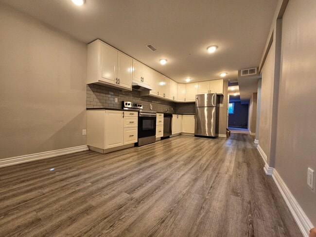 Building Photo - 730 Clifton Dr