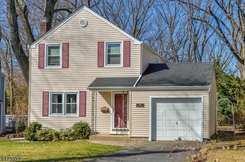 Foto principal - 484 Broughton Ave