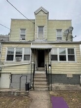 Building Photo - 36 Spruce St