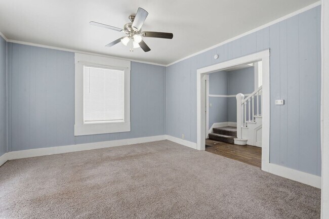 Building Photo - Spacious 4bed 2 bath home in Davenport