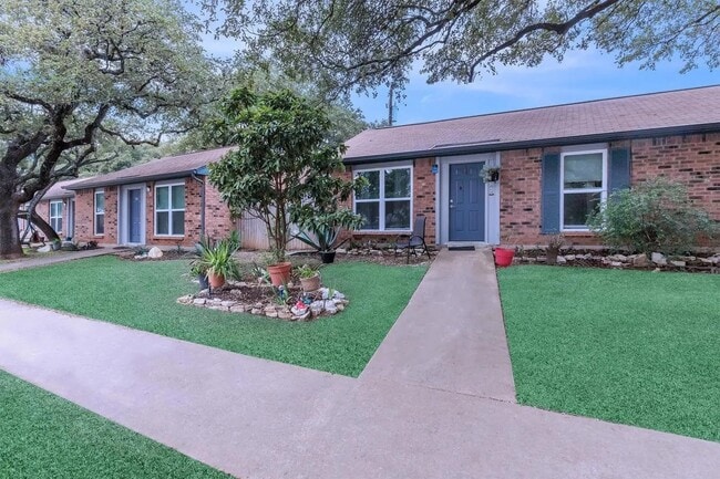 Foto del edificio - 900 Westwood Dr