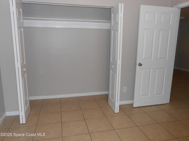 Foto del edificio - 359 Bay Ave