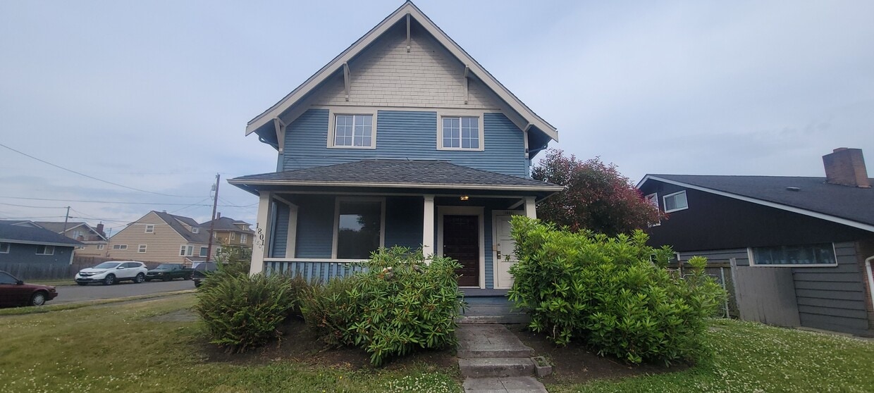 Primary Photo - 1801 Oakes Ave