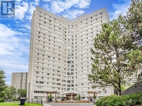 Building Photo - 3695-3695 Kaneff Crescent
