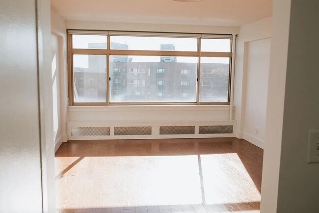 Building Photo - 1440 Beacon St