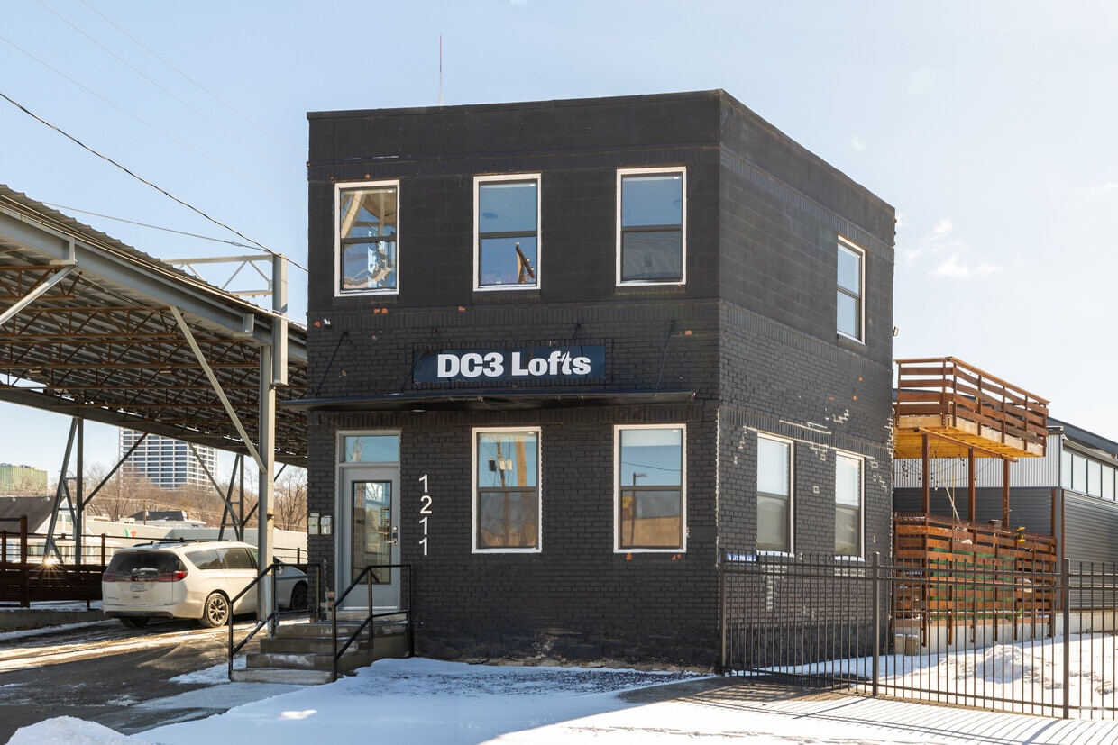 Building Photo - DC 3 Lofts