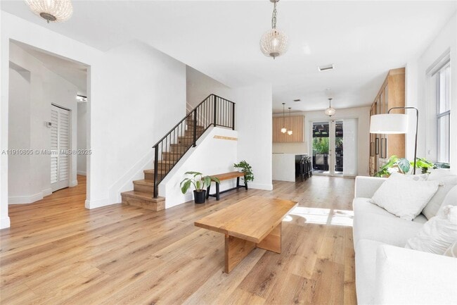 Building Photo - 932 Nandina Dr