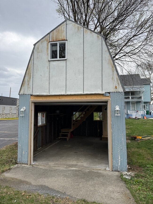 Building Photo - 658 N Hanover Street