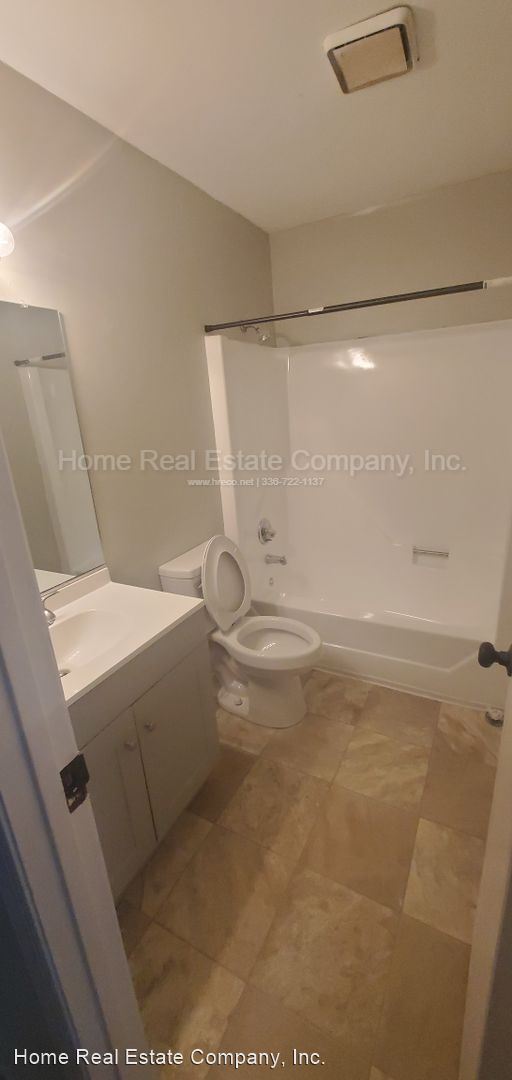 Building Photo - 3 br, 1.5 bath House - 730 Laurel Street