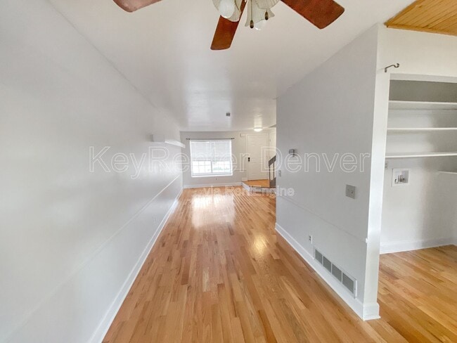 Building Photo - 10587 W Maplewood Dr