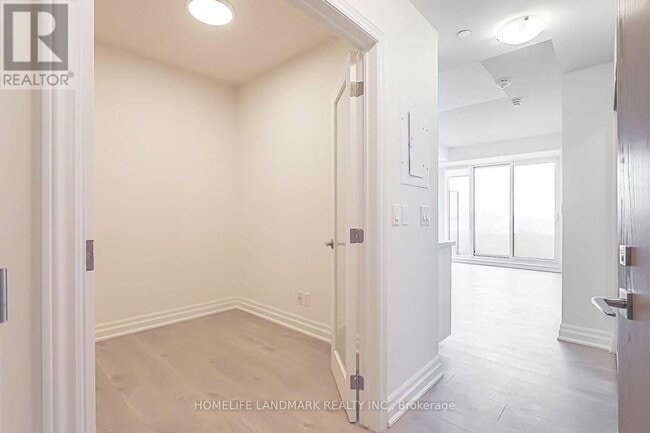 Photo du bâtiment - 8 Rouge Valley Dr W