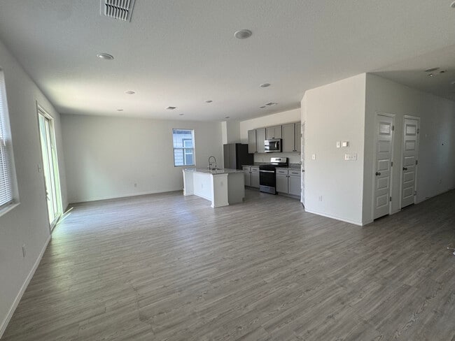 Foto del edificio - 4422 Chandler Rd