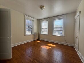 Building Photo - 352 Riverway