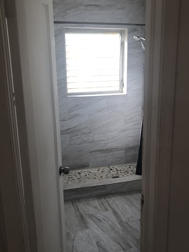 Foto del edificio - 985 Bay Dr