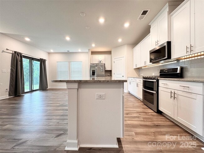 Building Photo - 12441 Stoneybrook Pky