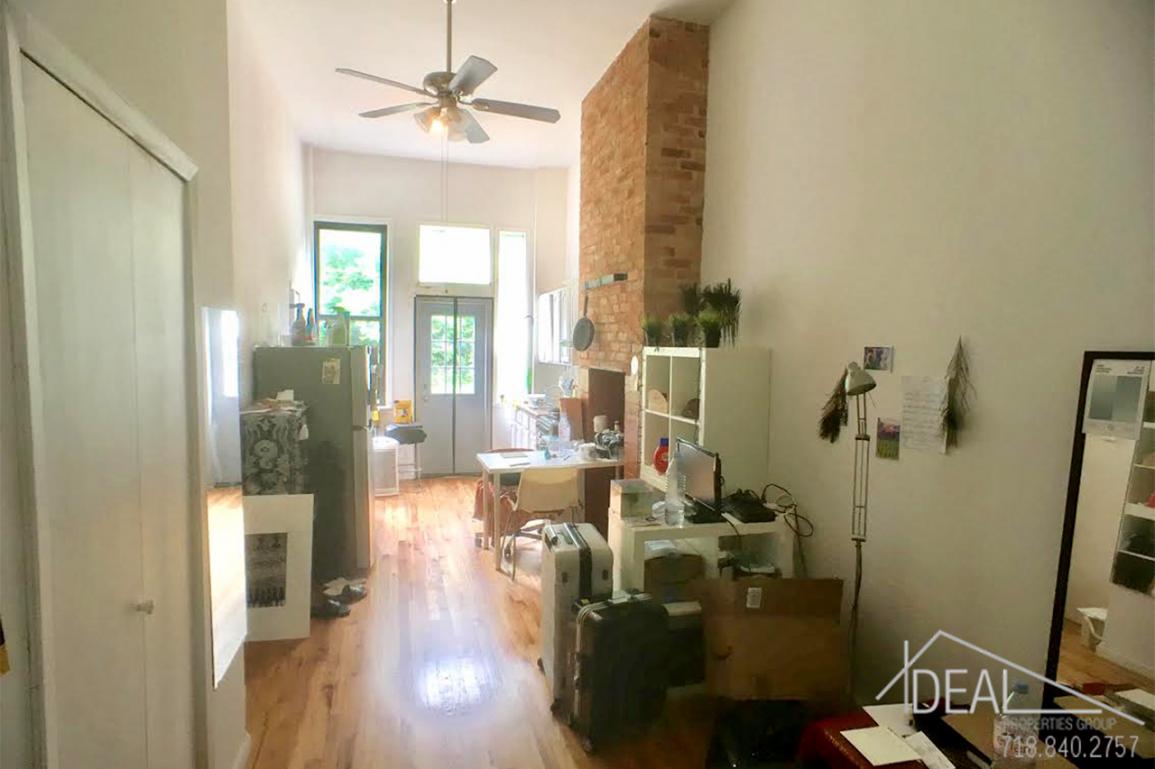 Primary Photo - 243 Montrose Ave