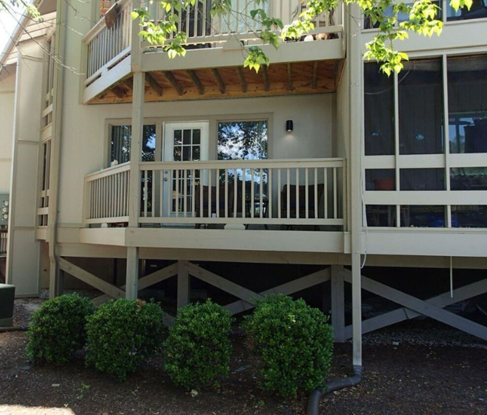 Foto principal - 1BD/1BA Dream Condo Screened In Porch Over...