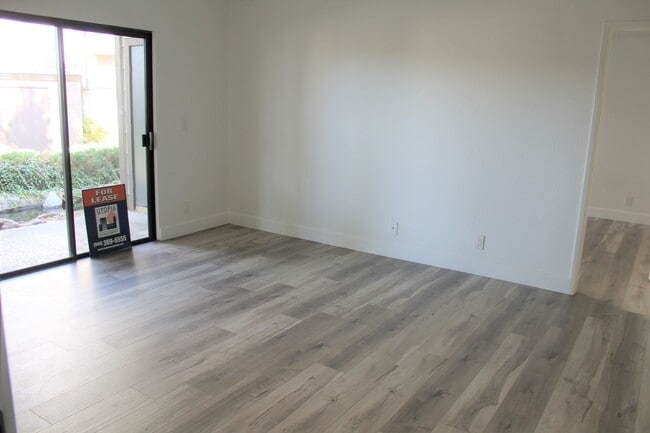 Building Photo - $500 OFF 1ST MONTHS RENT!! Amazing 1 bedro...