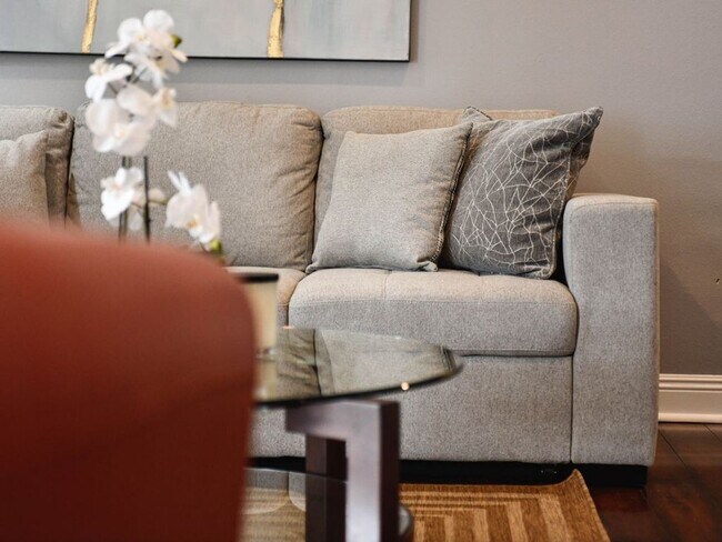 Foto del edificio - 337-339 South Murat/4501-4503 Banks St