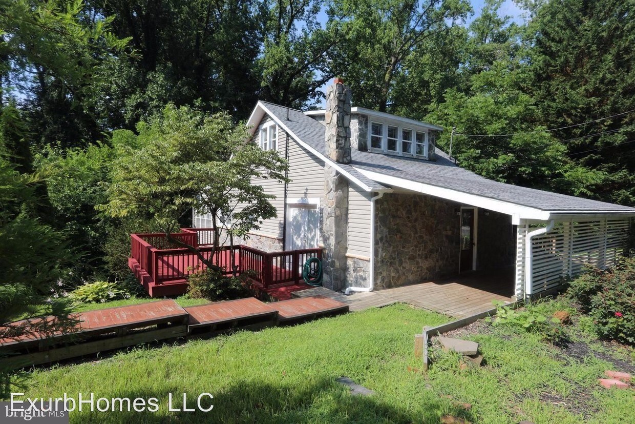 Primary Photo - 4 br, 3 bath House - 363 Hall Rd