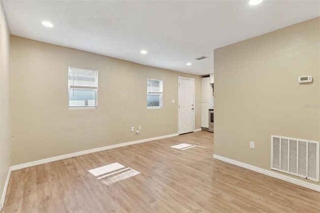 Building Photo - 5000 Huppel Ave