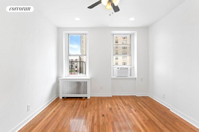 Building Photo - 163 W 10th St
