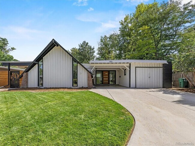Foto del edificio - Iconic mid-century A-Frame home in Denver!